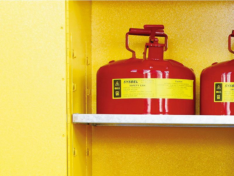 Adjustable shelf